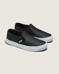 Women Vans Classic Slip-On Shoe in Black