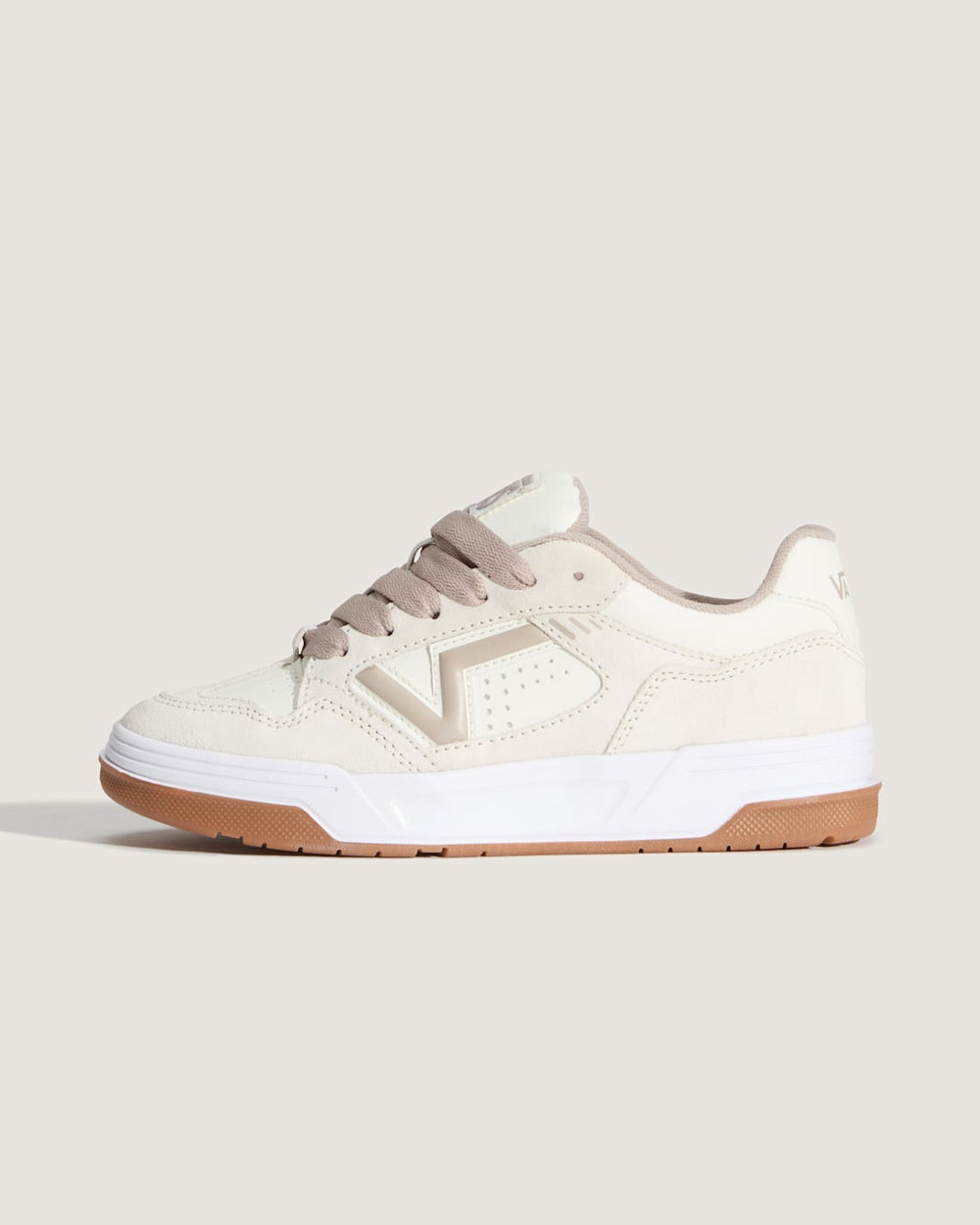 Women Vans Upland Shoe in White / Grey