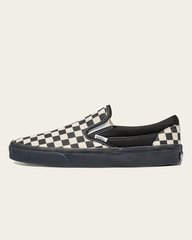 Men Vans Classic Slip-On Checkerboard Shoe in Checkerboard White / Black