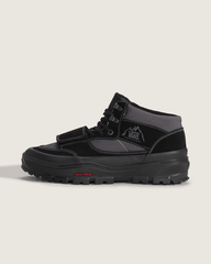 Men Vans Mountain Mid GORE-TEX Insulated Shoe in Black
