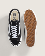 Men Vans Premium Old Skool Shoe in Black / Marshmallow White