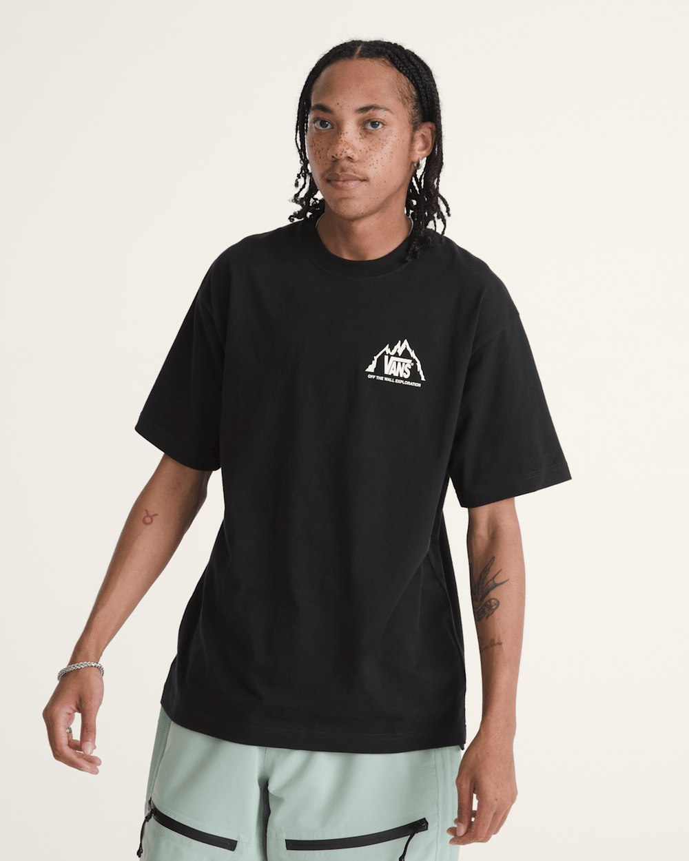 Men Vans Crestline T-Shirt in Black / White