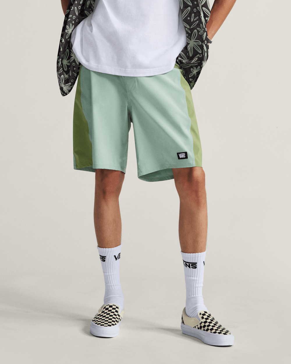 Men Vans Daily 18'' Boardshorts in Grey Olive Green