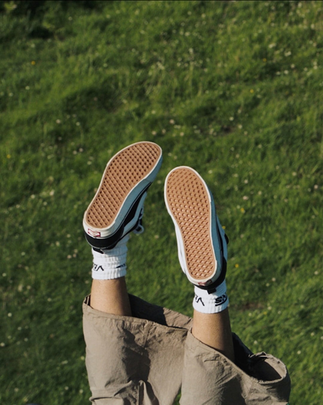 Women|Men Vans Knu Skool Shoe in Black / True White