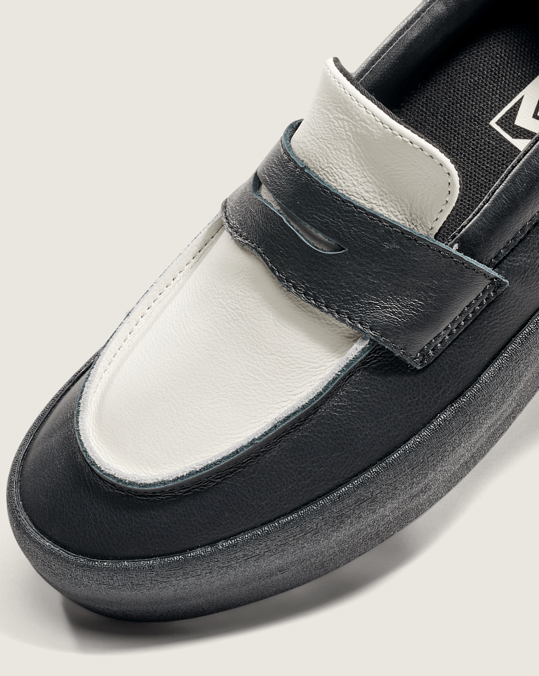 Women|Men Vans Skate Loafer Shoe in Black / White