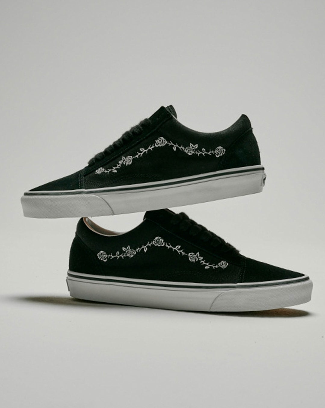 Women|Men Vans Old Skool Shoe in Black / White