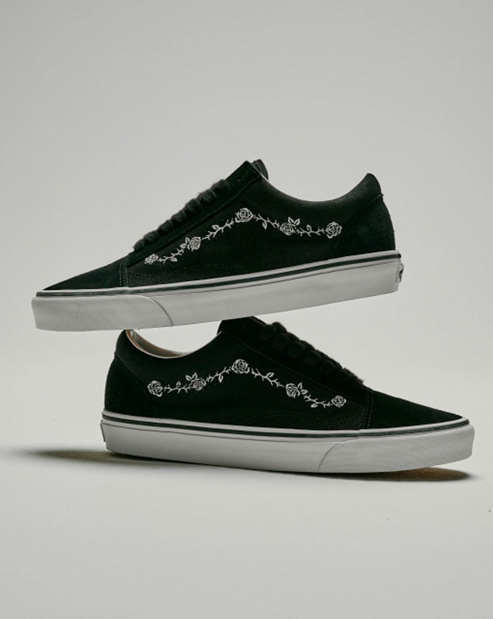Women|Men Vans Old Skool Shoe in Black / White