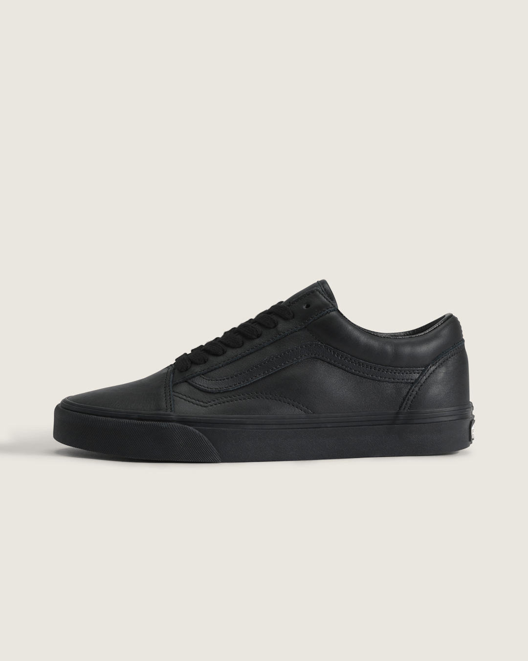 Women|Men Vans Old Skool Shoe in Blackout