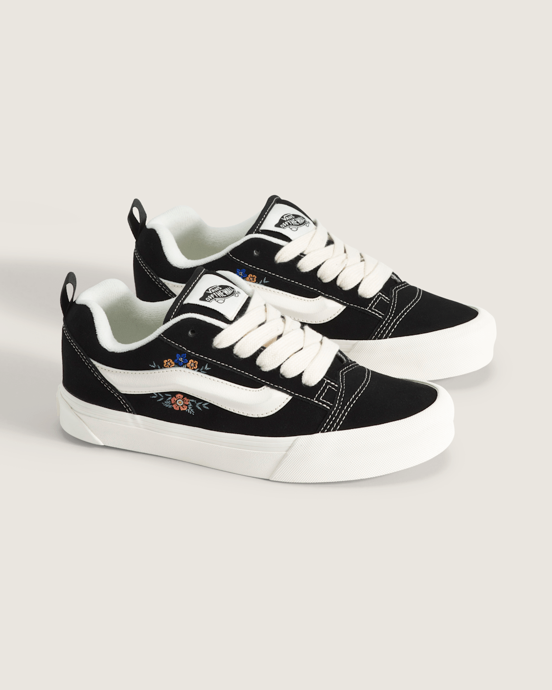 Women Vans Knu Skool Shoe in Black