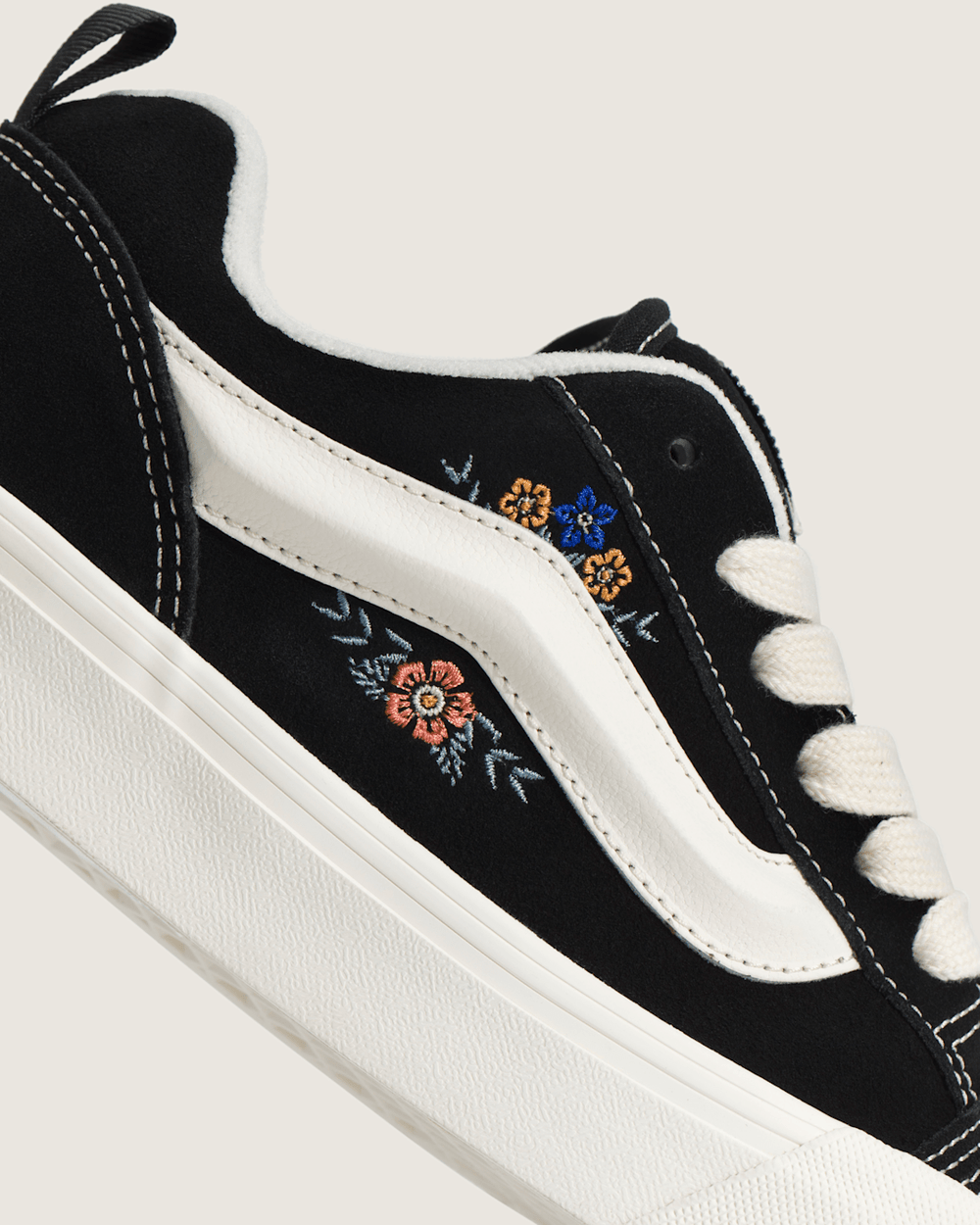 Women Vans Knu Skool Shoe in Black