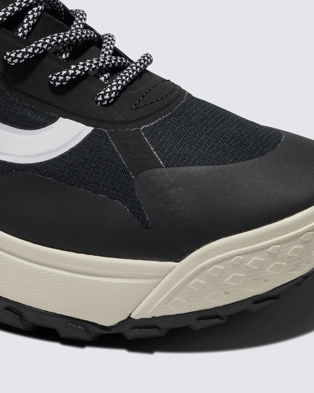 Women|Men Vans Crosspath Mid Shoe in Black / White