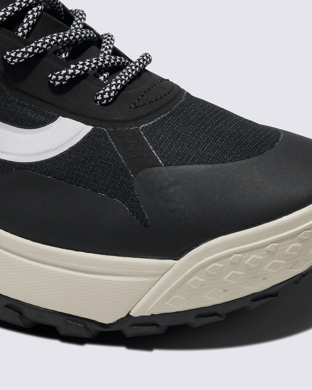 Women|Men Vans Crosspath Mid Shoe in Black / White