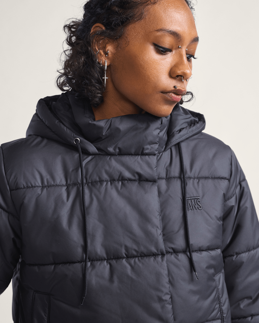 Women|Men Vans Hillgate Cropped Puffer Jacket in Black