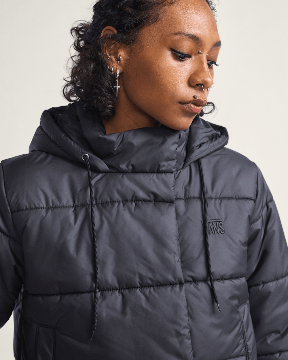 Women|Men Vans Hillgate Cropped Puffer Jacket in Black