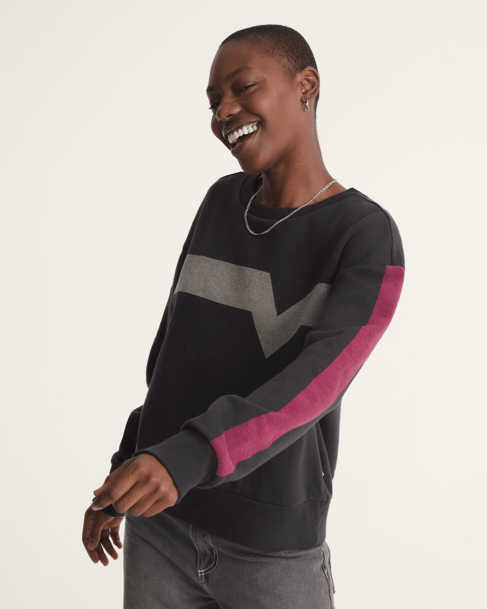 Women Vans Faster Crew Sweatshirt in Black / Pink