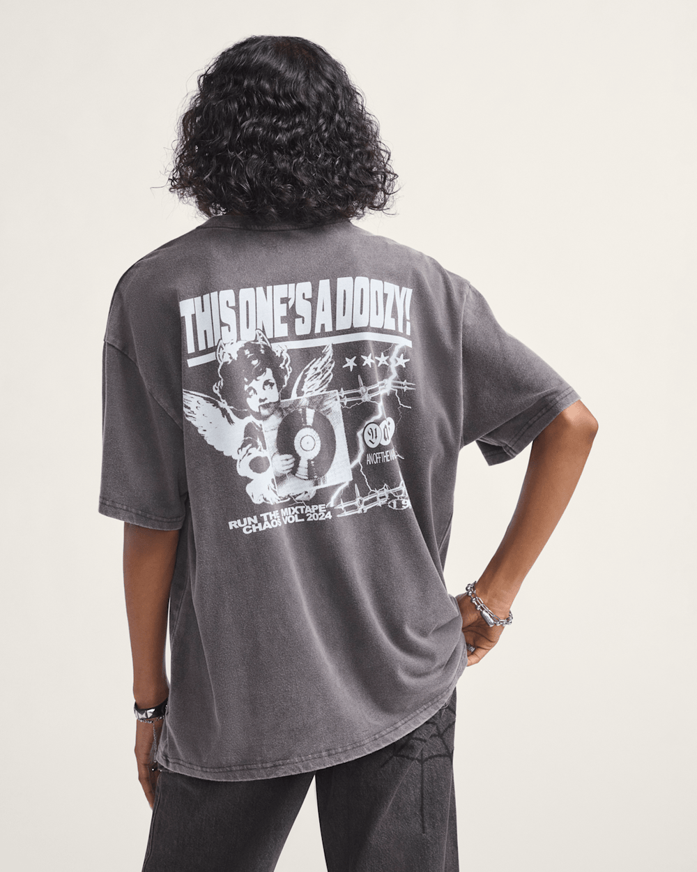 Women Vans Earthbound T-Shirt in Faded Black