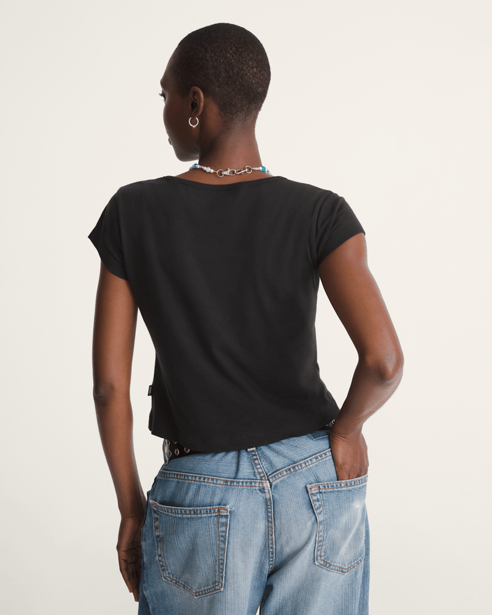 Women Vans Checkerboard Bow Scoop T-Shirt in Black