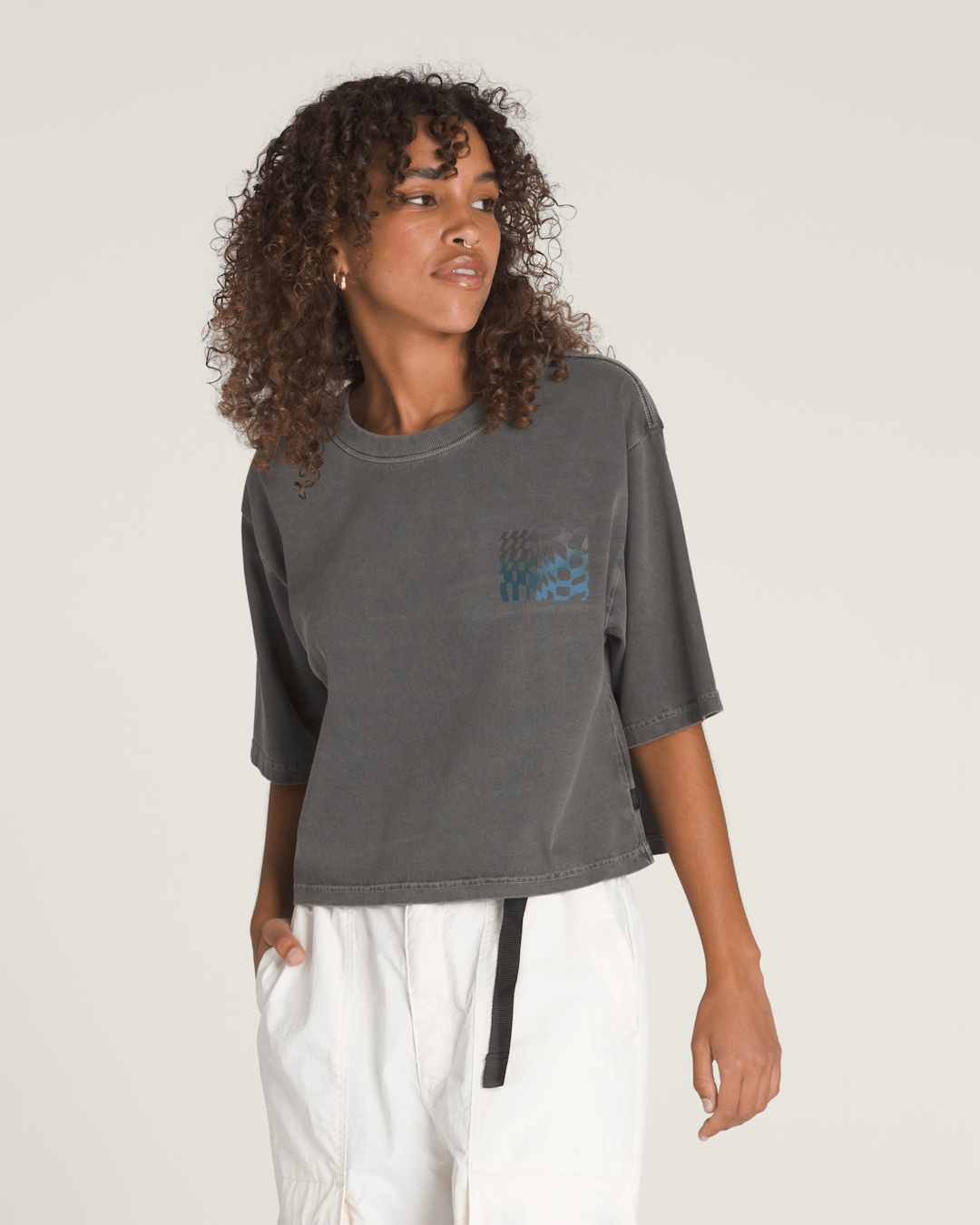 Women Vans Wildthorn Reflective T-Shirt in Faded Black