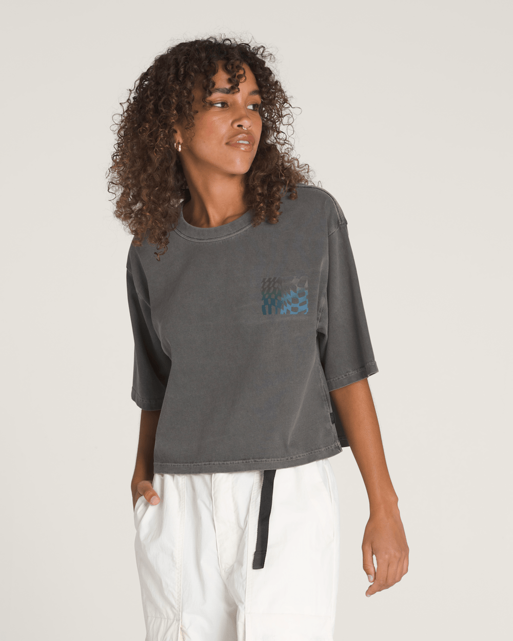 Women Vans Wildthorn Reflective T-Shirt in Faded Black