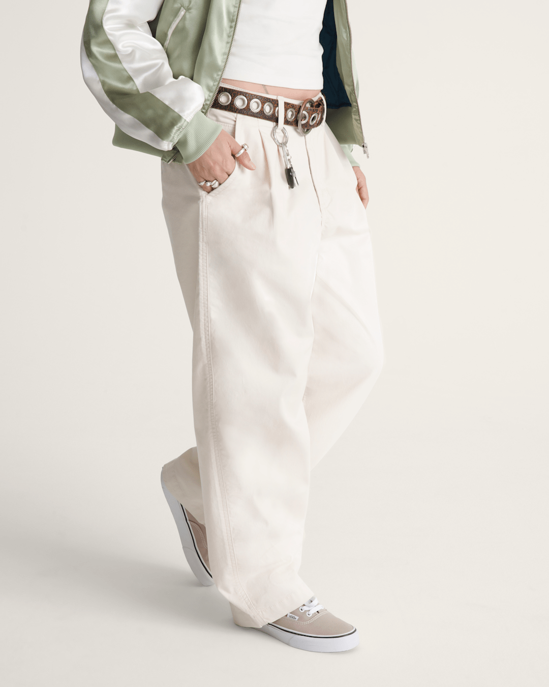 Women Vans Pleated Pants in Turtledove White