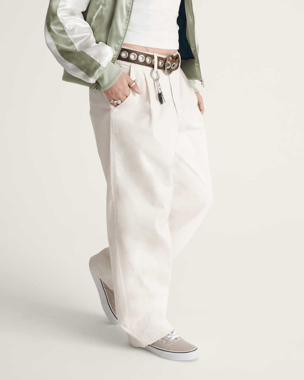 Women Vans Pleated Pants in Turtledove White