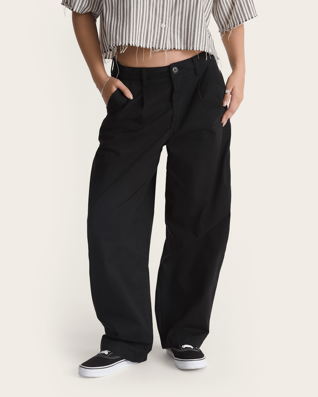 Women Vans Pleated Pants in Black