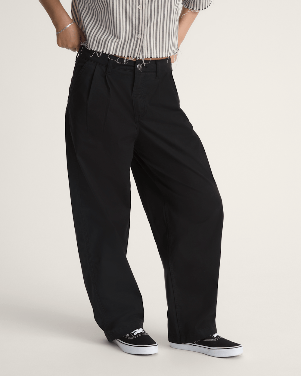 Women Vans Pleated Pants in Black