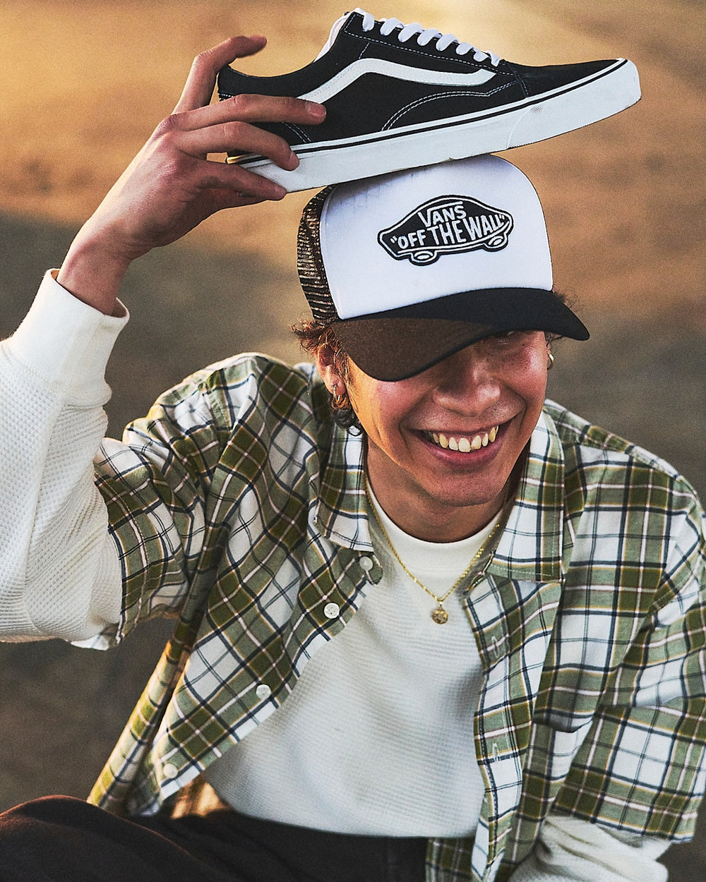 Women|Men Vans Classic Patch Curved Bill Trucker Hat in Black / White