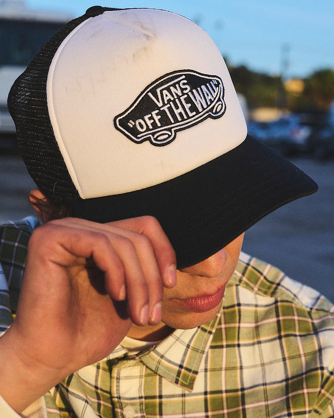 Women|Men Vans Classic Patch Curved Bill Trucker Hat in Black / White