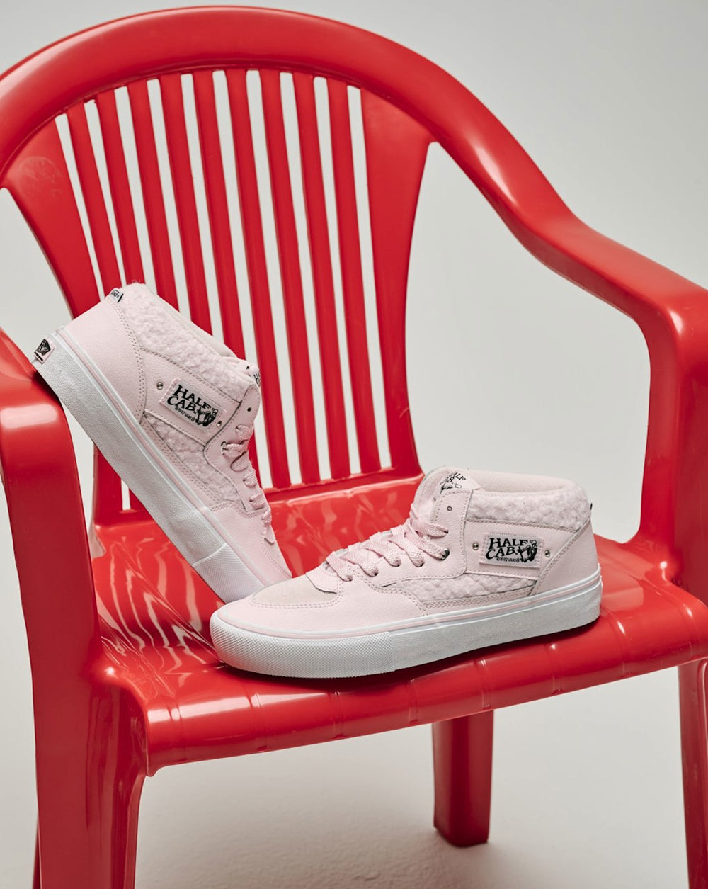Women|Men Vans Skate Half Cab Shoe in Pink / White