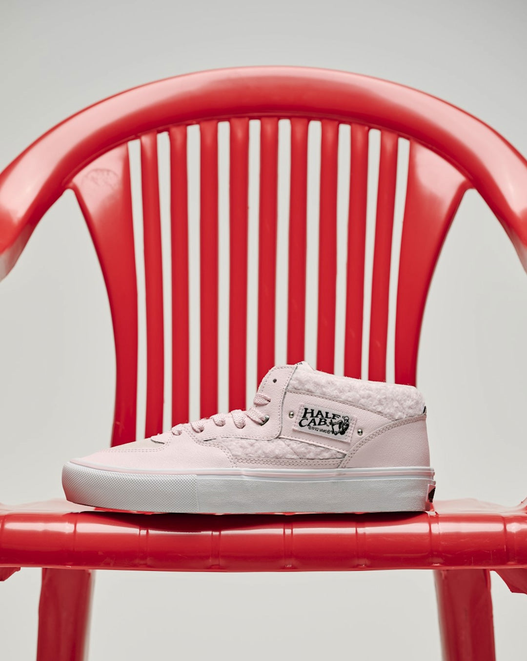 Women|Men Vans Skate Half Cab Shoe in Pink / White