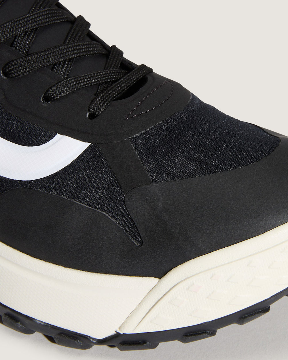 Women|Men Vans Crosspath Shoe in Black / White