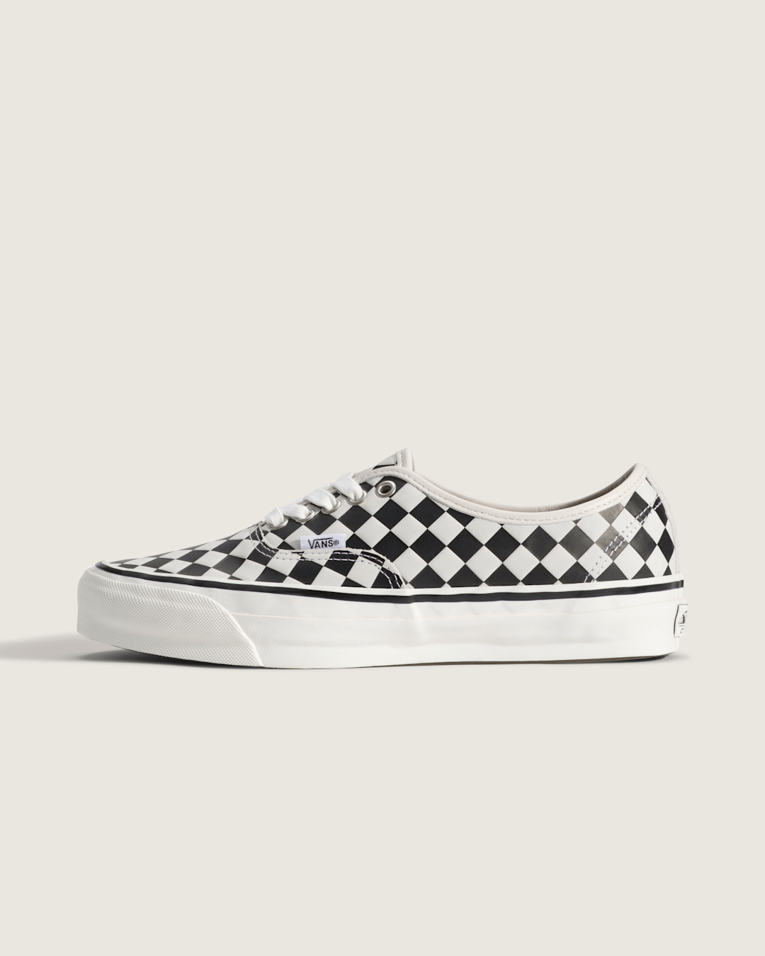 Men Vans Premium Authentic Shoe in Checkerboard Black / White