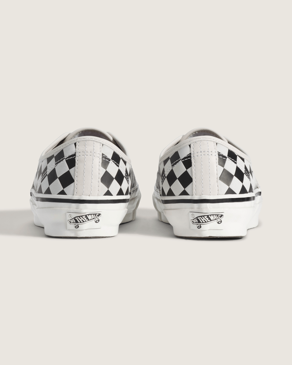 Men Vans Premium Authentic Shoe in Checkerboard Black / White