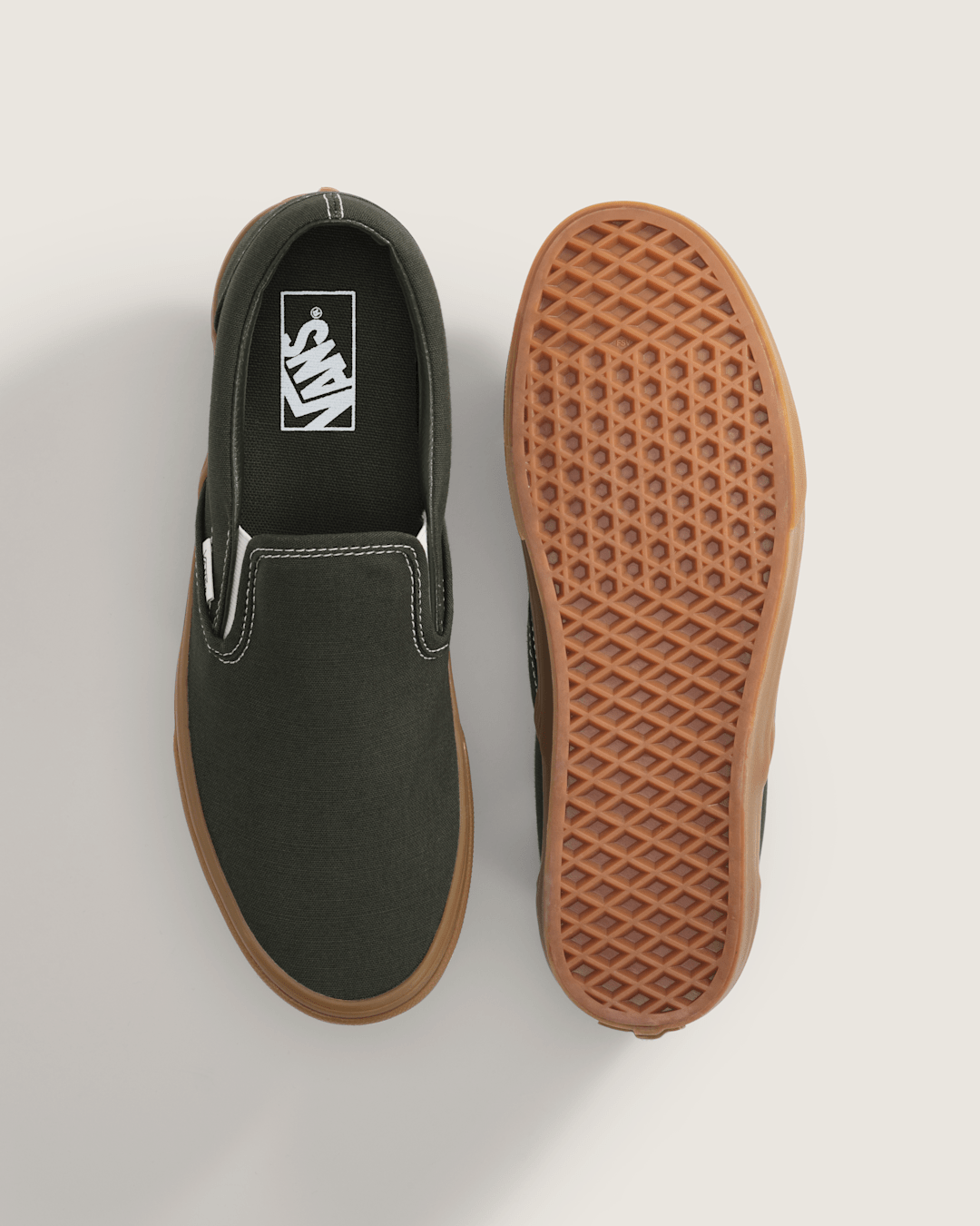Men Vans Classic Slip-On Shoe in Gum Obsidian Fern Green