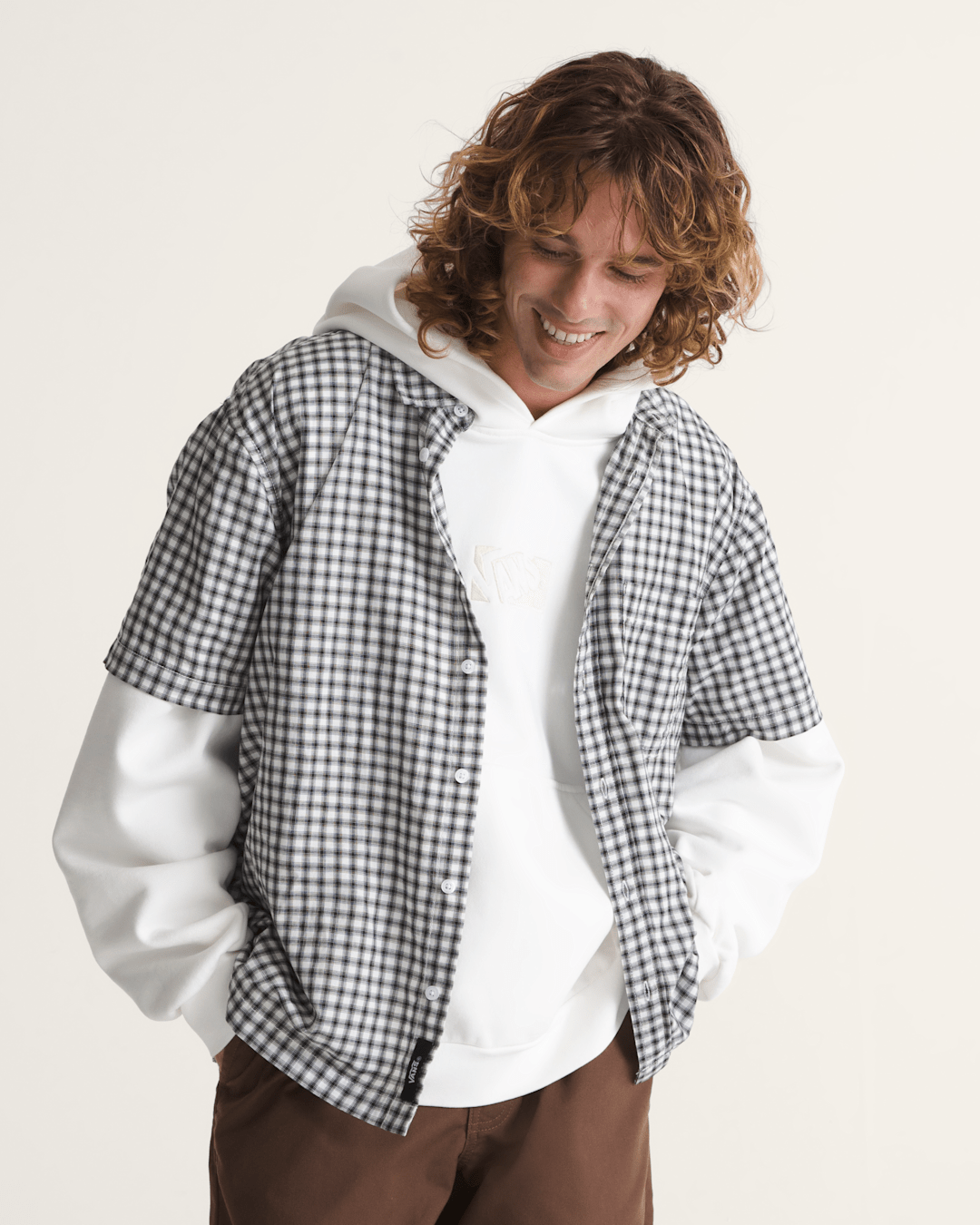 Men Vans Larkspur Mini Plaid Shirt in White / Black