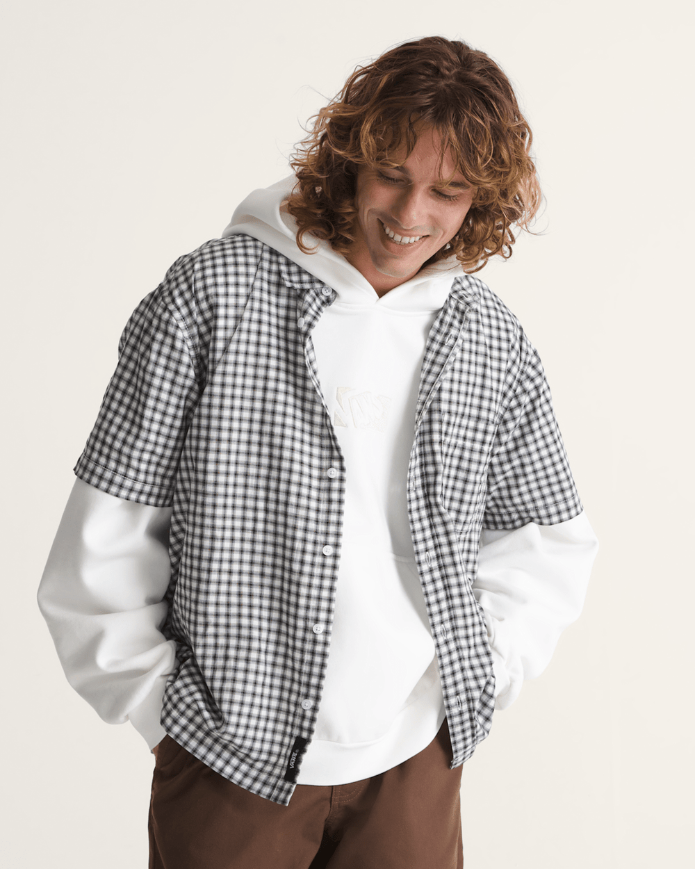 Men Vans Larkspur Mini Plaid Shirt in White / Black