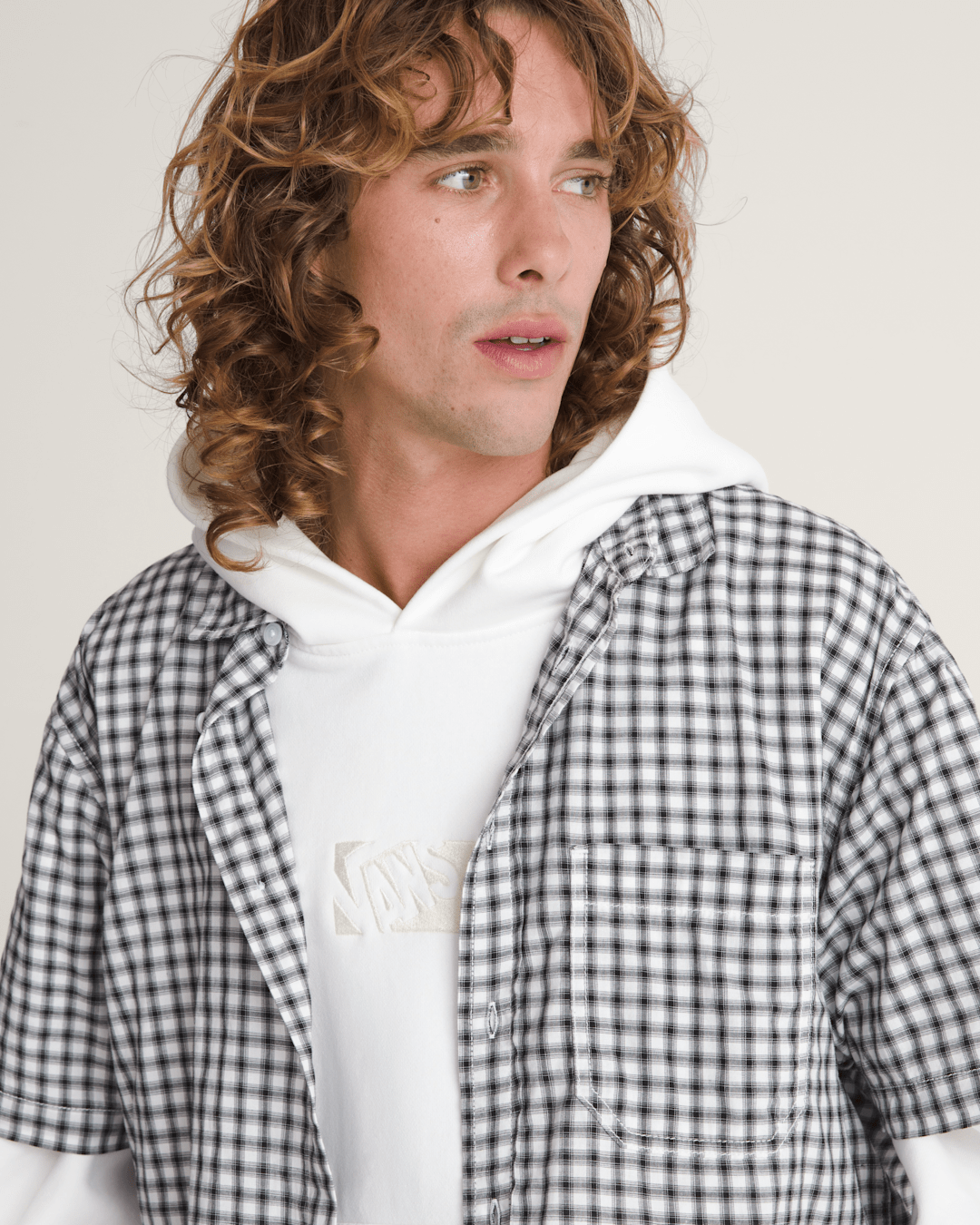 Men Vans Larkspur Mini Plaid Shirt in White / Black
