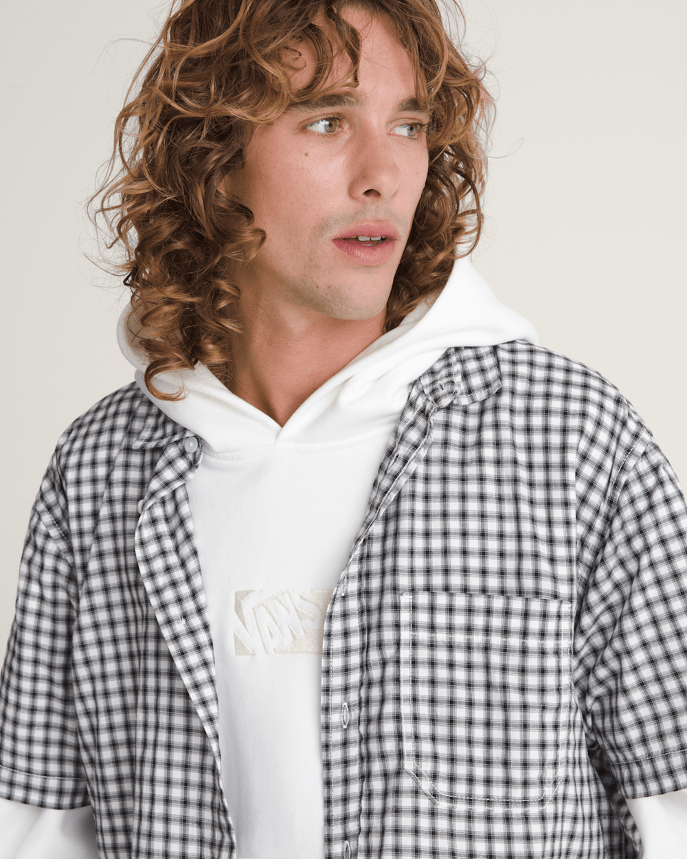 Men Vans Larkspur Mini Plaid Shirt in White / Black