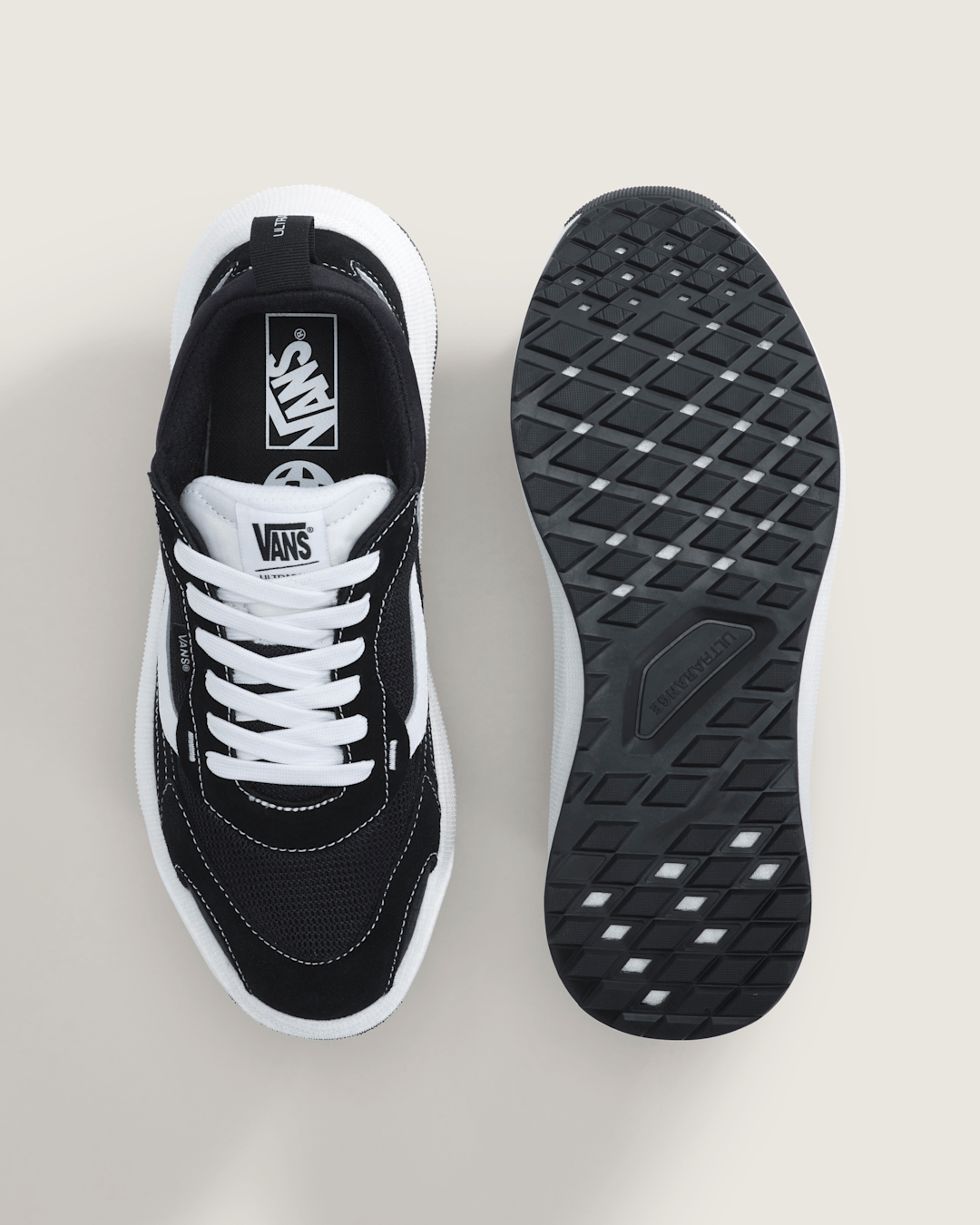 Men Vans UltraRange Neo 2.0 Shoe in Black / White