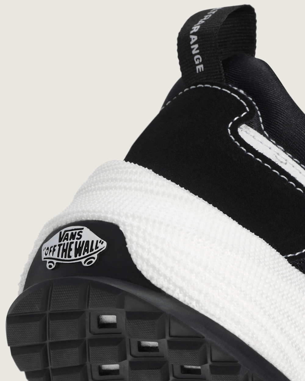Men Vans UltraRange Neo 2.0 Shoe in Black / White