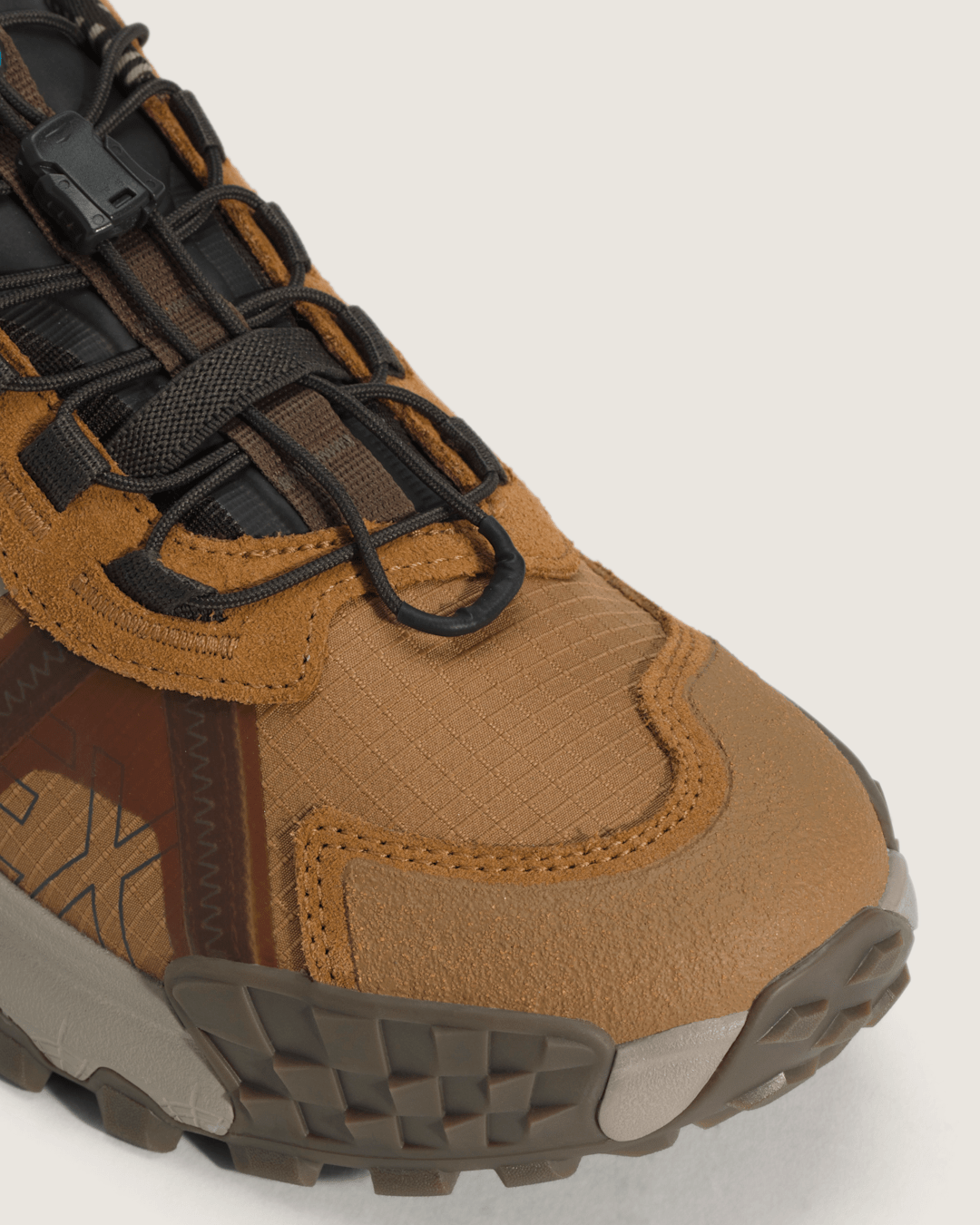 Men Vans Crosspath XC GORE-TEX Shoe in Chipmunk Brown / Mushroom Brown
