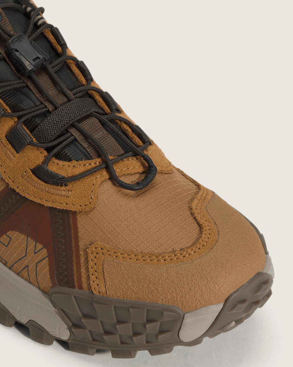 Men Vans Crosspath XC GORE-TEX Shoe in Chipmunk Brown / Mushroom Brown