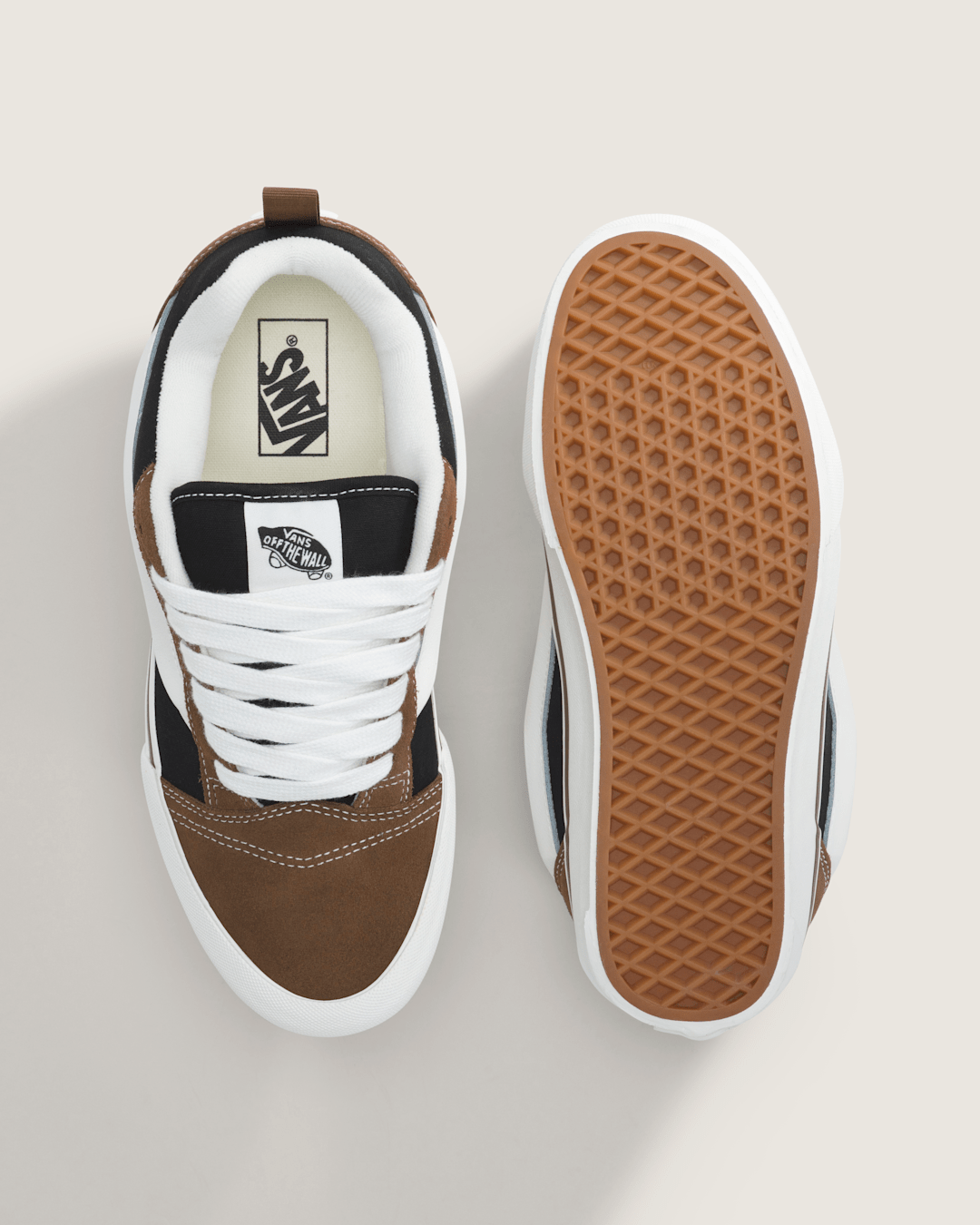 Men Vans Knu Skool Shoe in Black / Brown