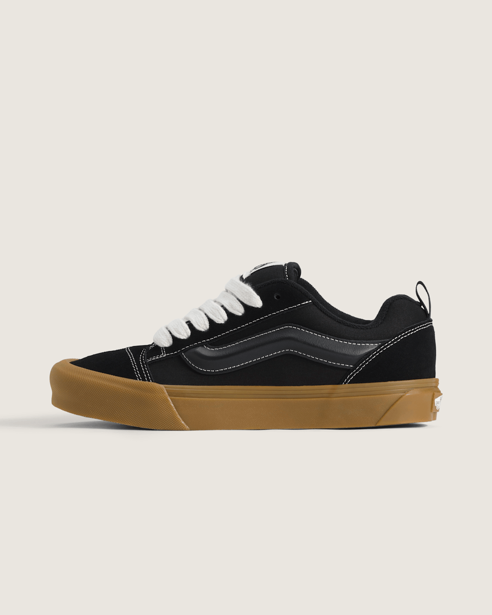 Men Vans Knu Skool Shoe in Gum Black