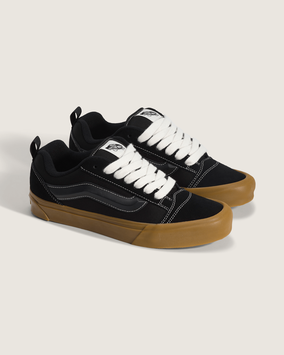 Men Vans Knu Skool Shoe in Gum Black