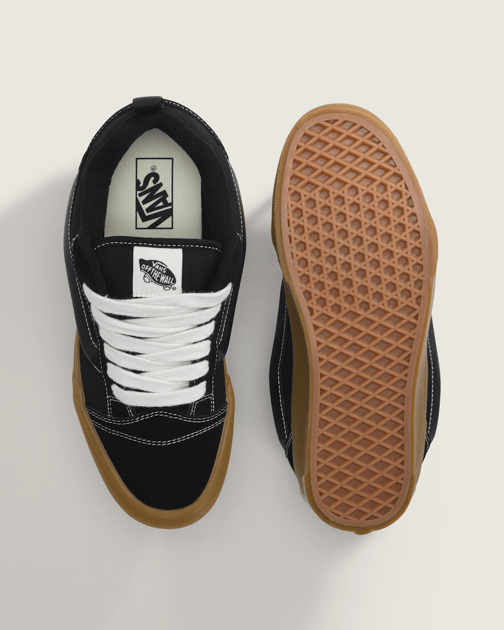 Men Vans Knu Skool Shoe in Gum Black