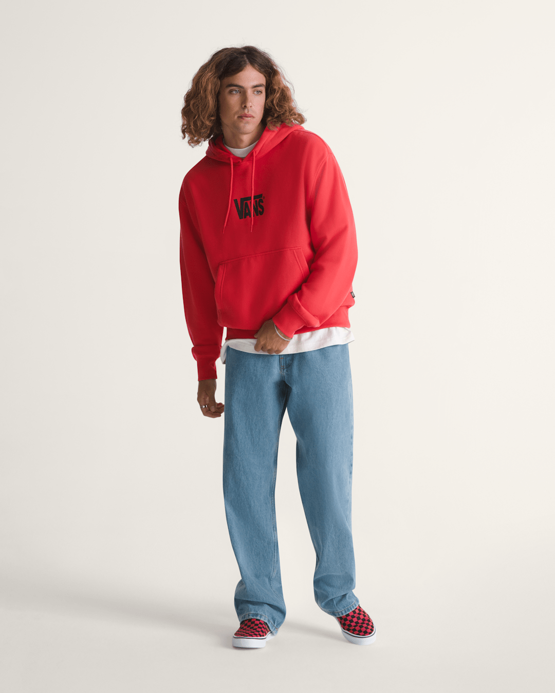 Men Vans Stretch Logo Pullover Hoodie in Crimson Haze Red