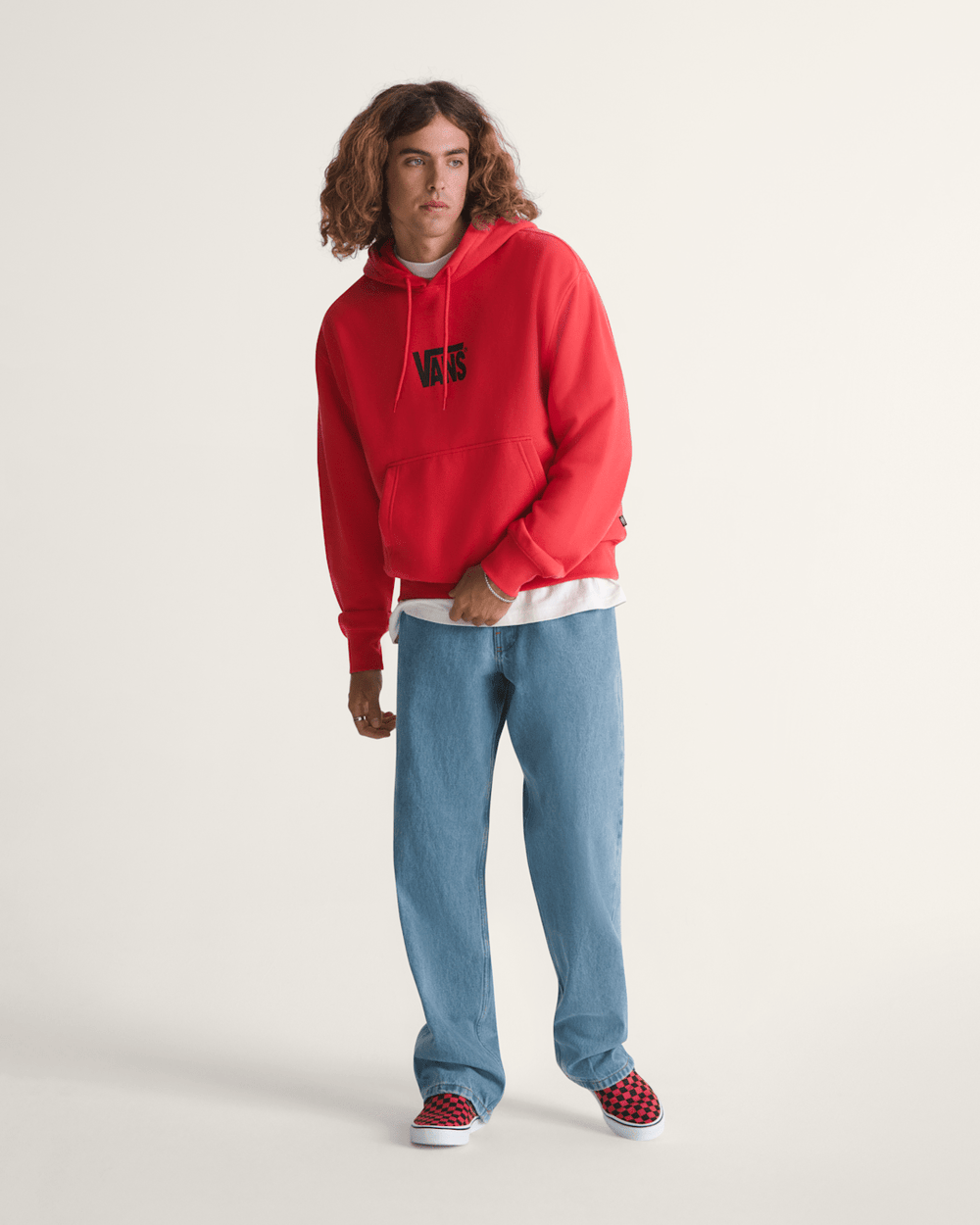 Men Vans Stretch Logo Pullover Hoodie in Crimson Haze Red