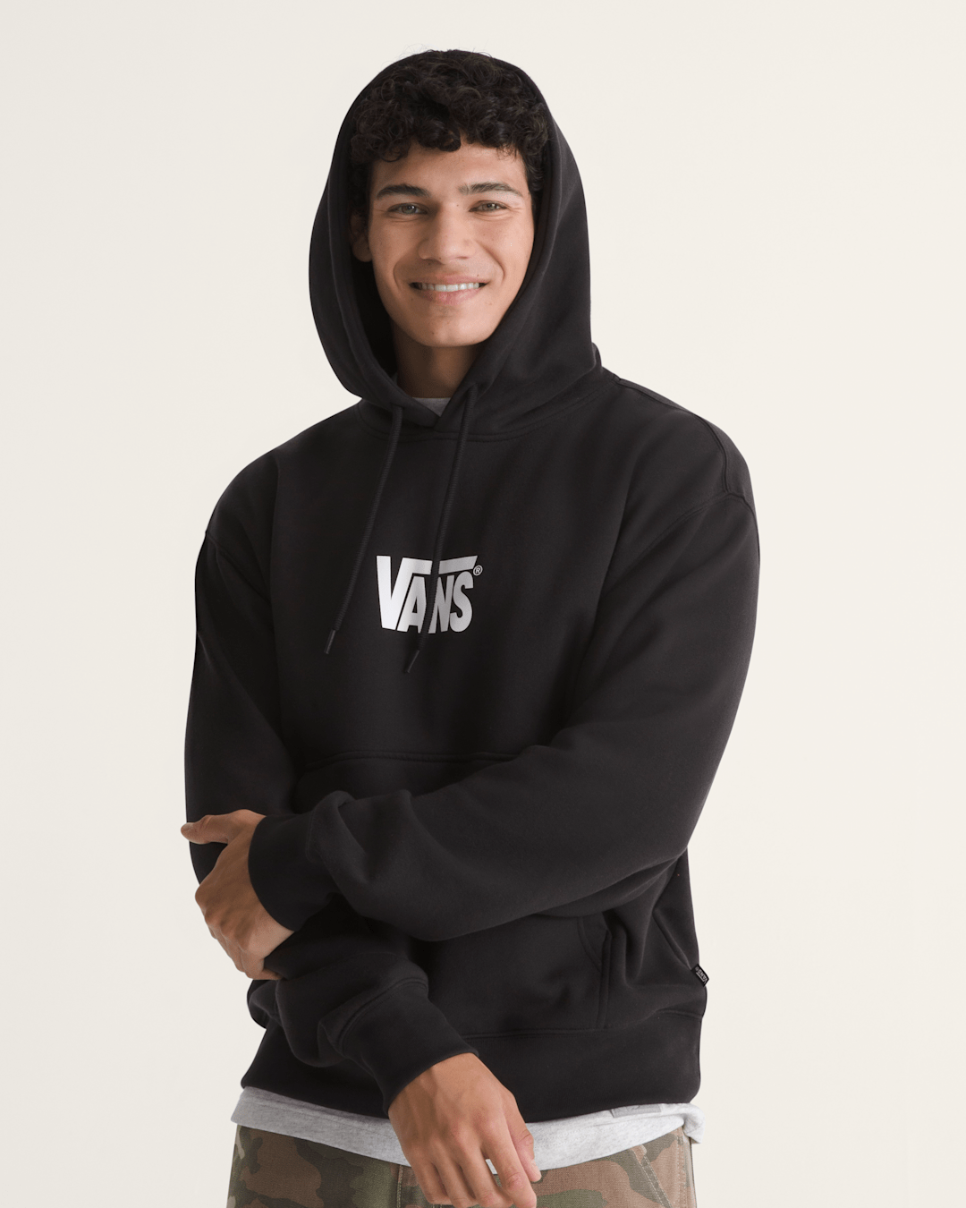Men Vans Stretch Logo Pullover Hoodie in Black / White